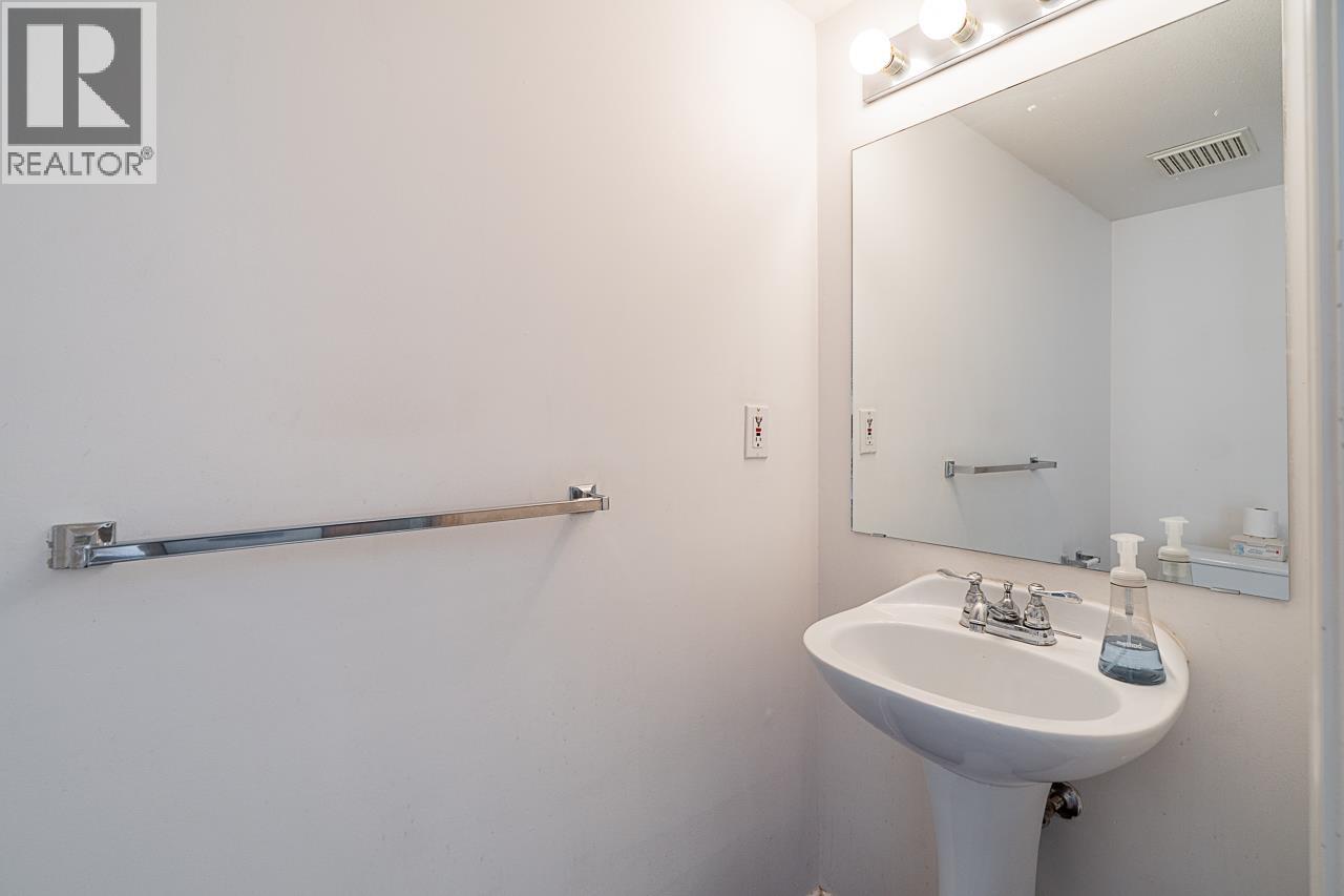 4 7179 18TH AVENUE, Burnaby