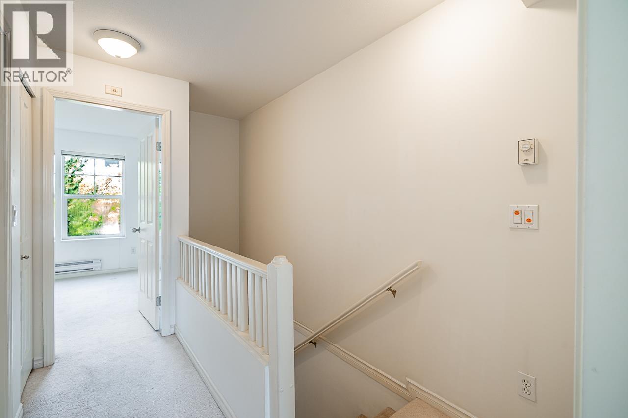 4 7179 18TH AVENUE, Burnaby