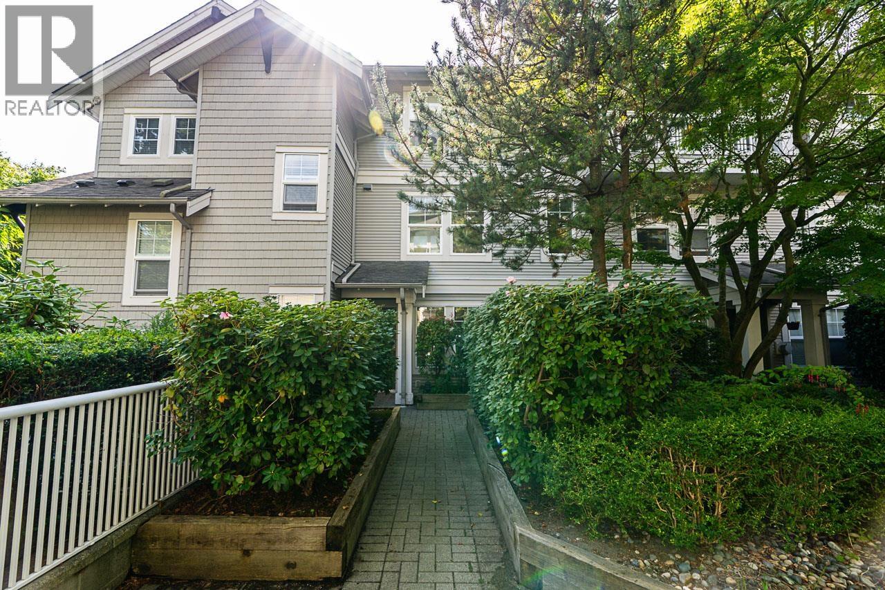 4 7179 18TH AVENUE, Burnaby