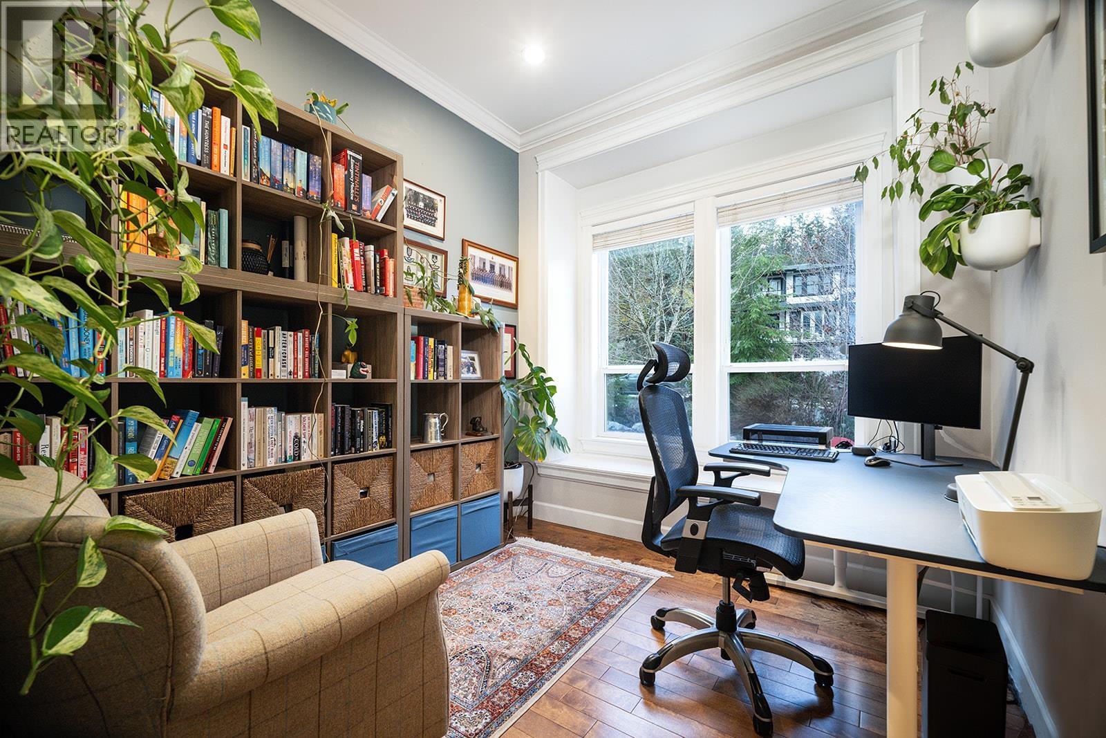 1031 JAY CRESCENT, Squamish