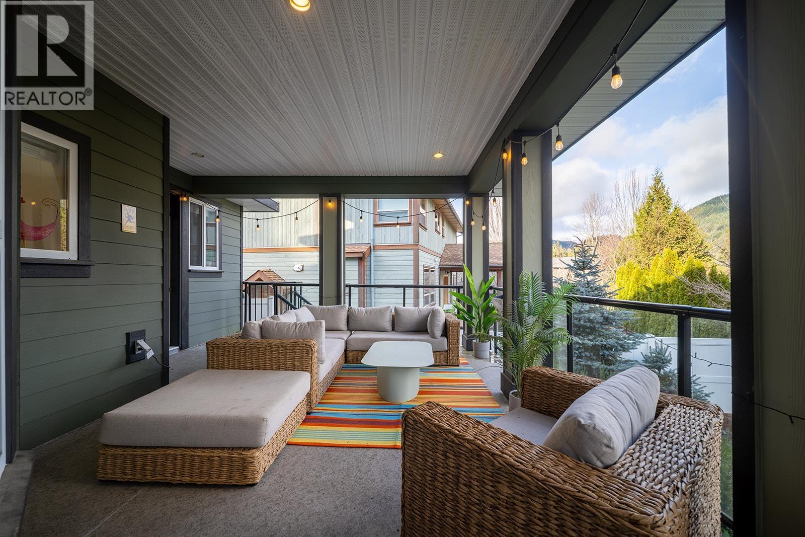 1031 JAY CRESCENT, Squamish