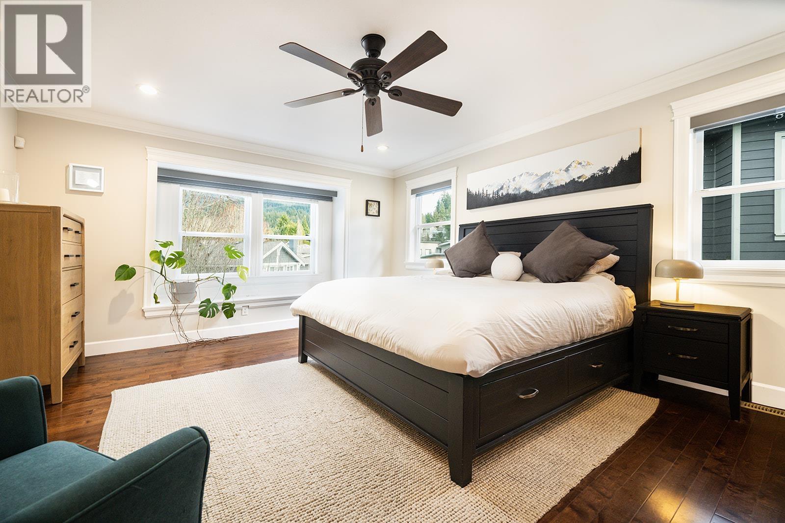 1031 JAY CRESCENT, Squamish