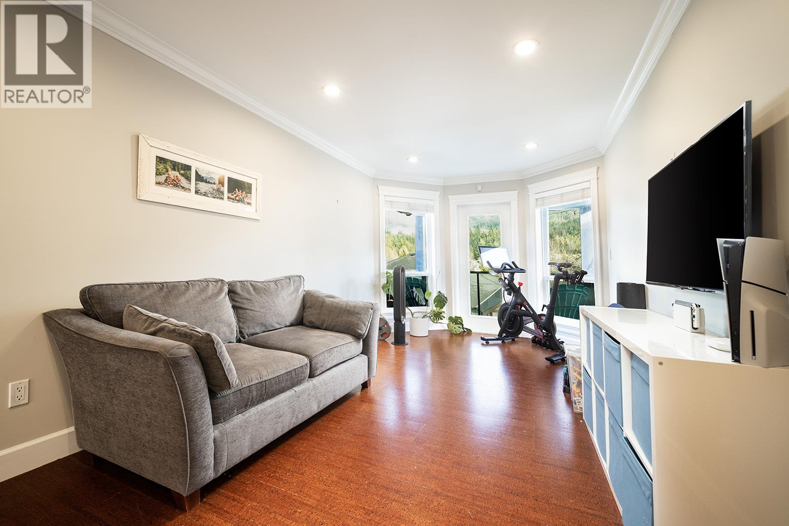 1031 JAY CRESCENT, Squamish