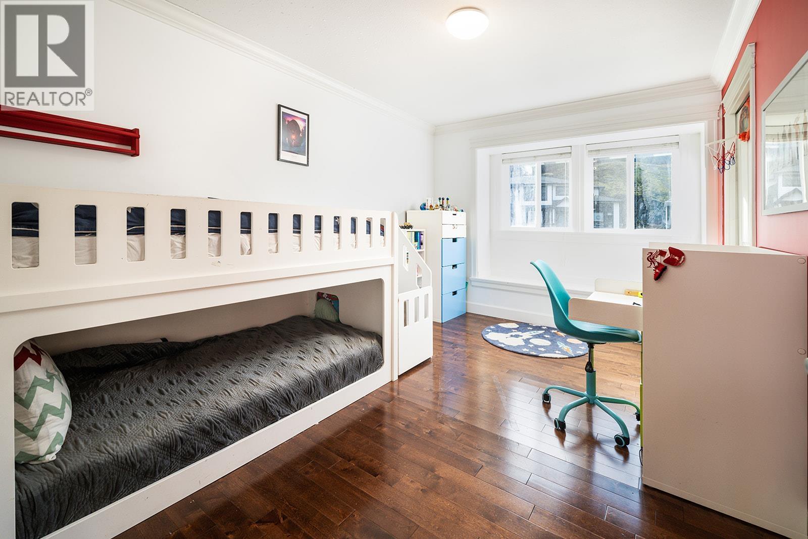 1031 JAY CRESCENT, Squamish