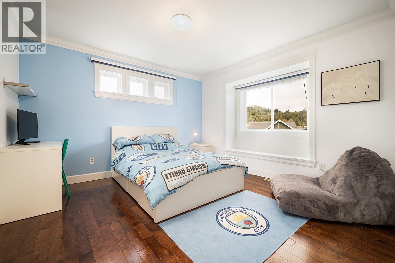 1031 JAY CRESCENT, Squamish