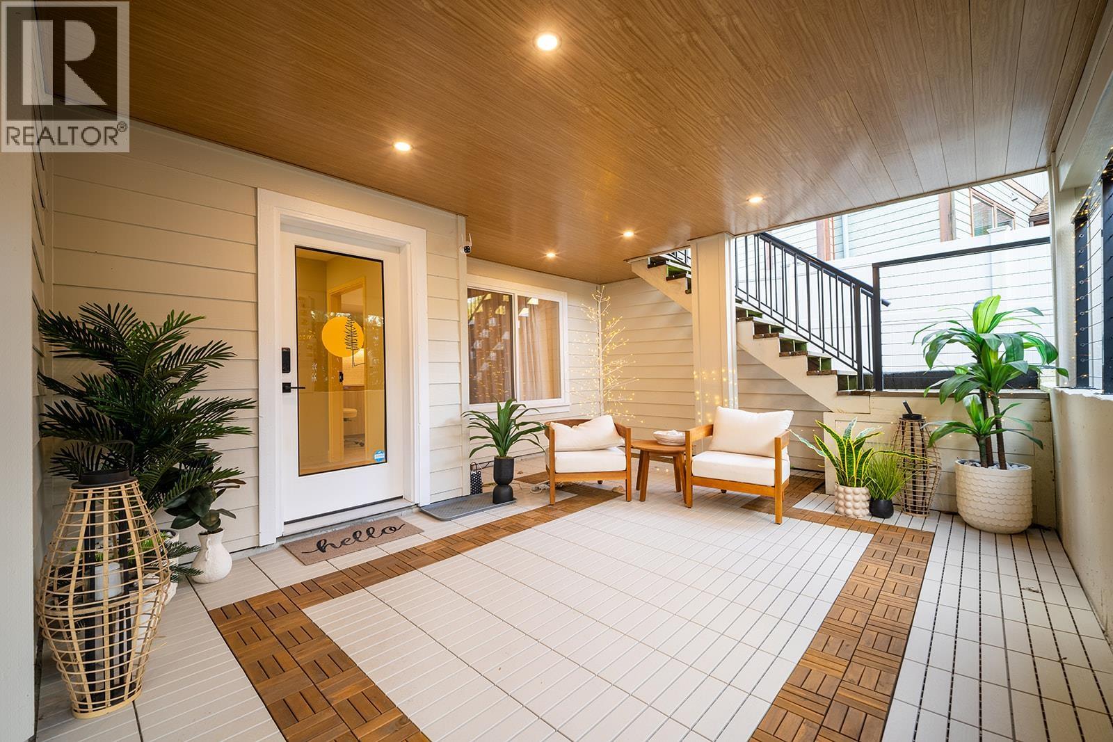 1031 JAY CRESCENT, Squamish