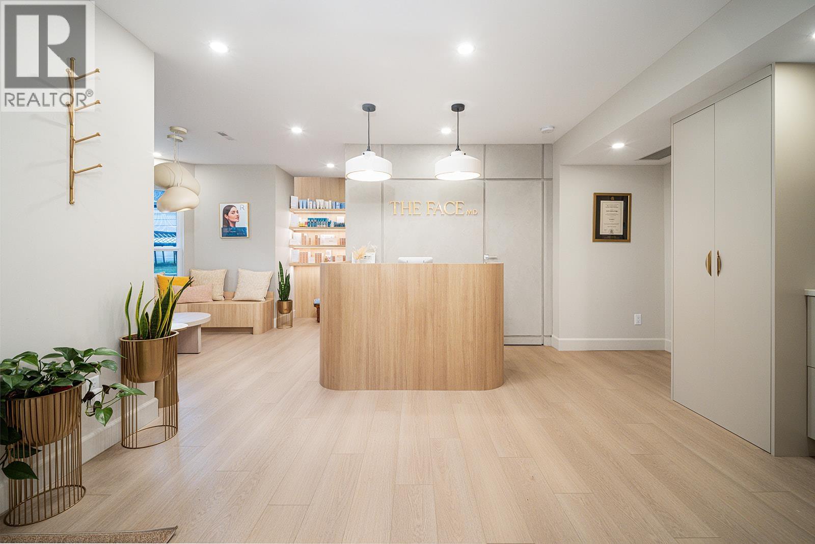 1031 JAY CRESCENT, Squamish