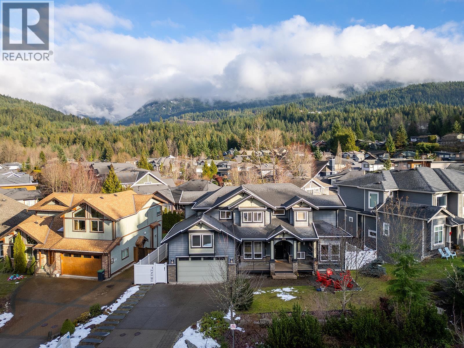 1031 JAY CRESCENT, Squamish