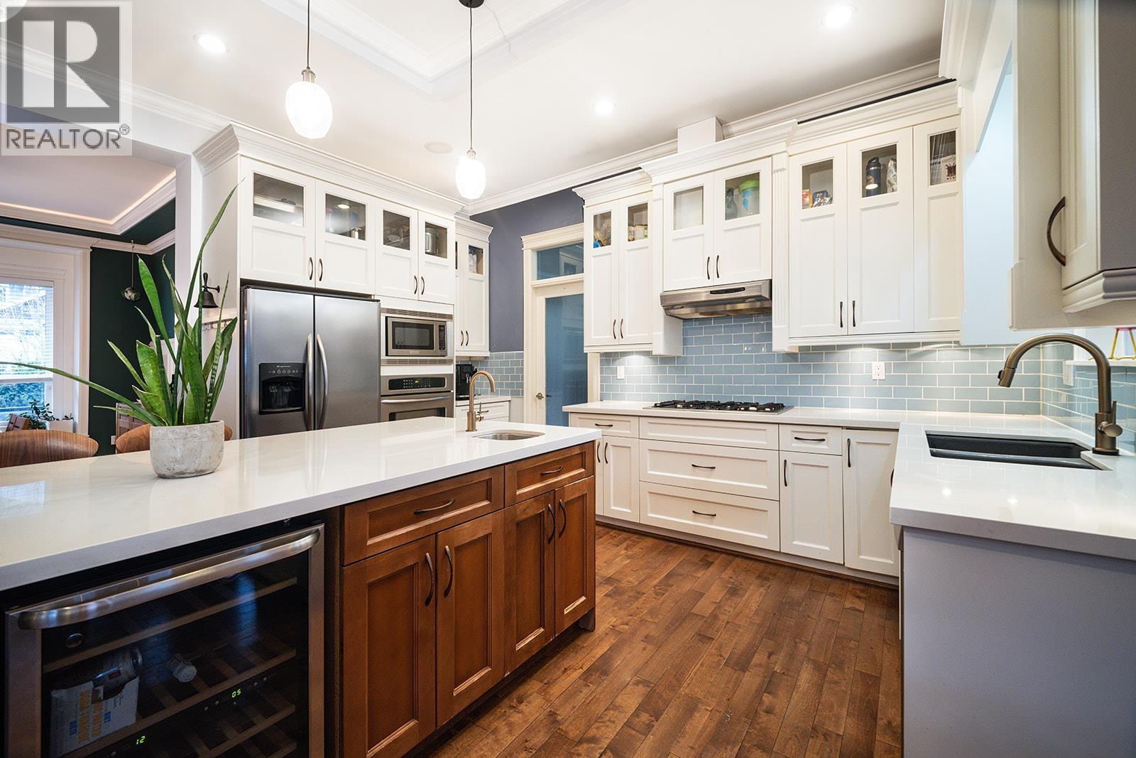 1031 JAY CRESCENT, Squamish