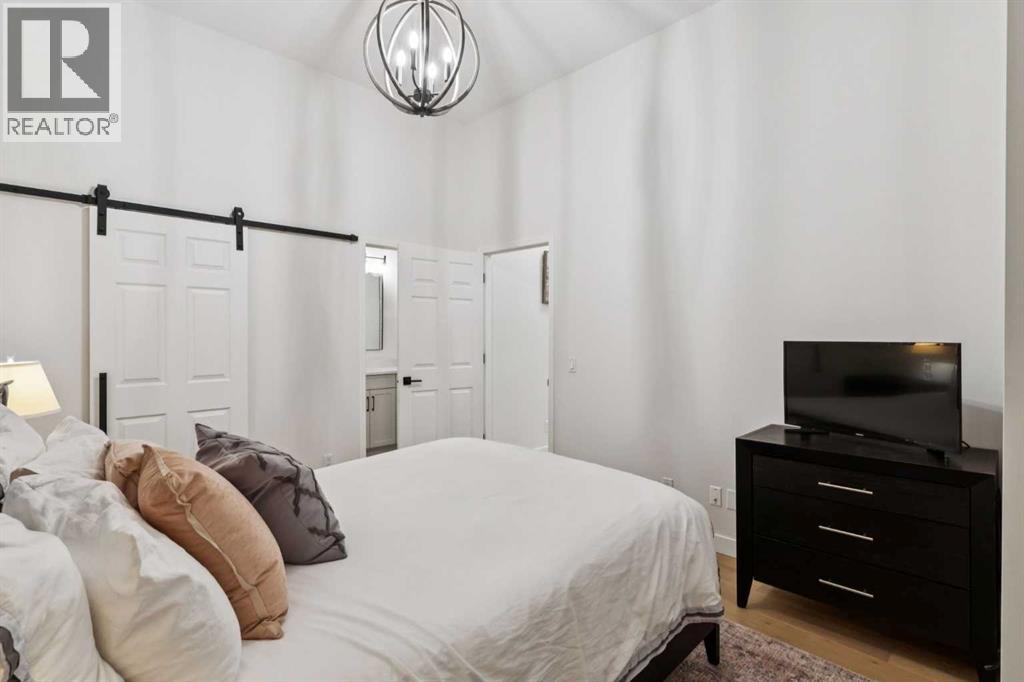 
          881 15 Avenue Southwest
            <br/>
            <span>Calgary</span>
            , 
            <span>AB</span>
             <span>T2R1R8</span>
         - Photo 10