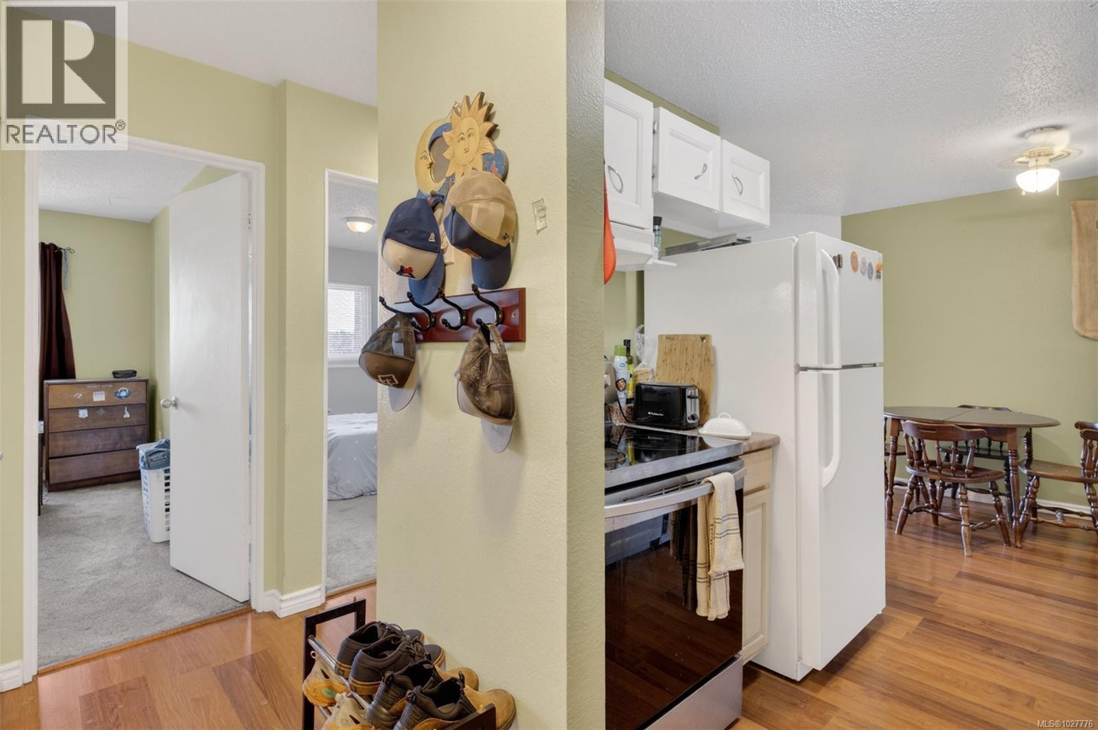 323 3225 Eldon Place, Saanich