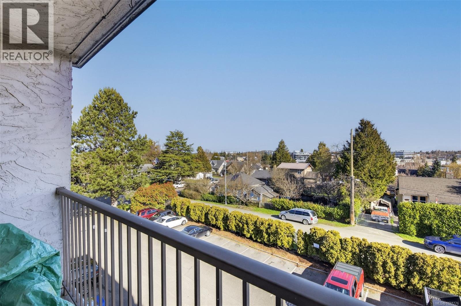 323 3225 Eldon Place, Saanich