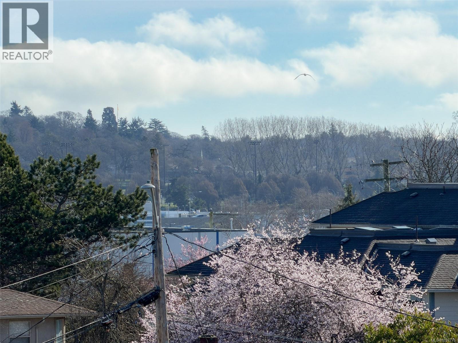 323 3225 Eldon Place, Saanich