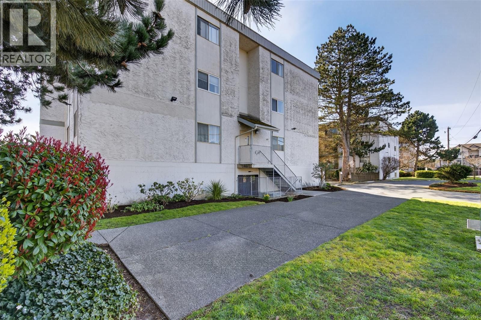 323 3225 Eldon Place, Saanich