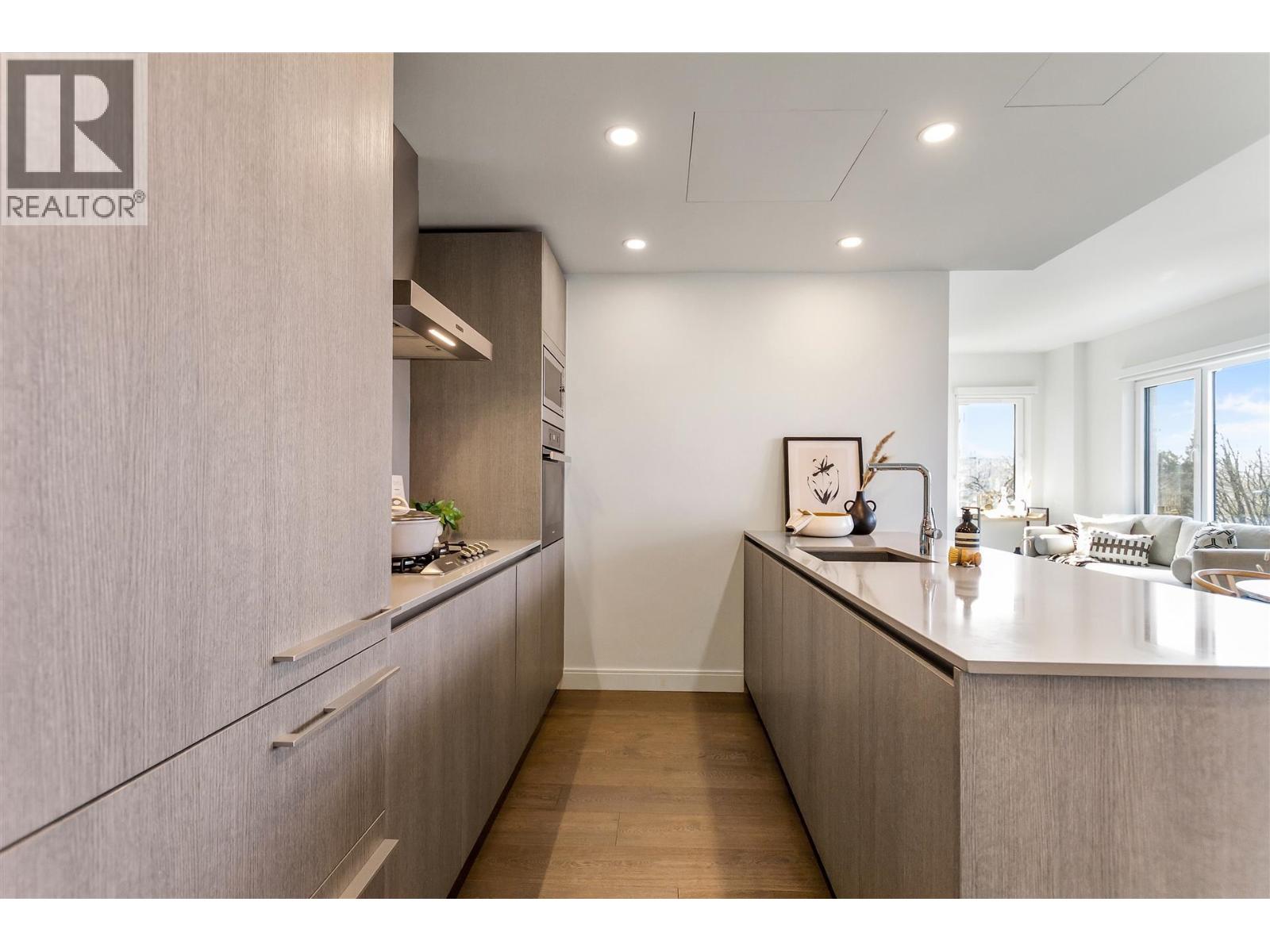 302 4908 CAMBIE STREET, Vancouver