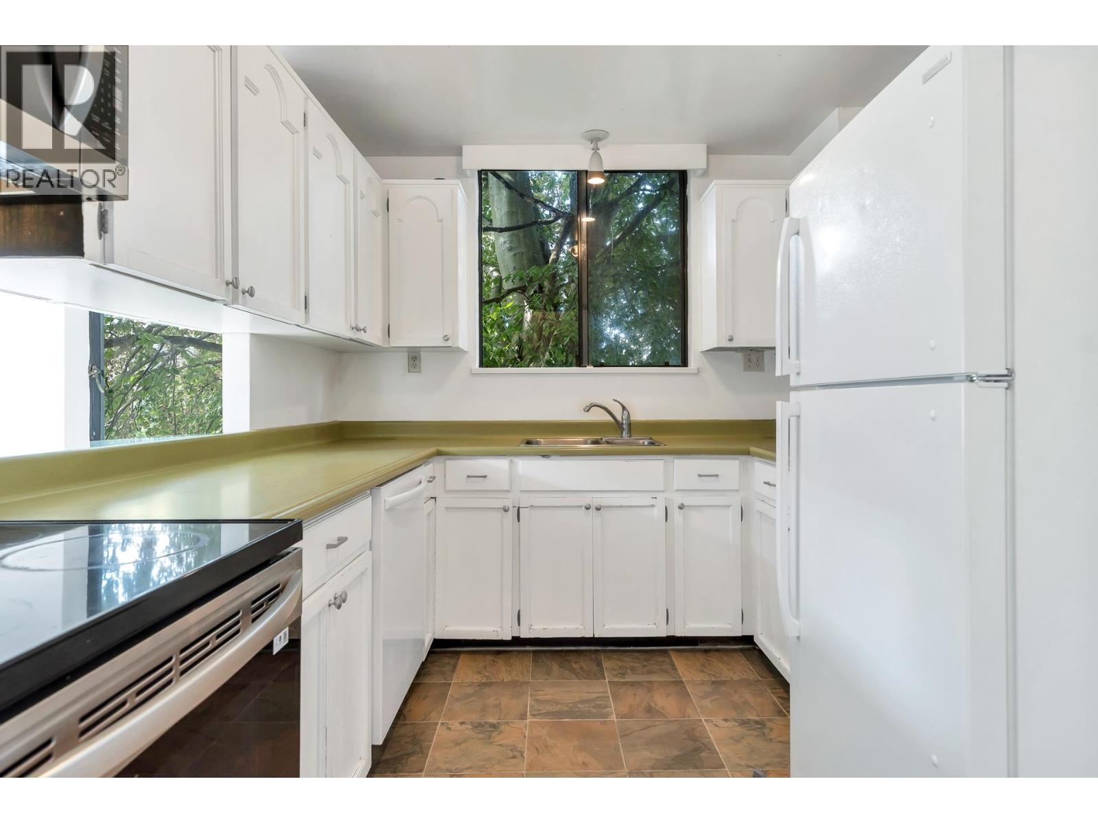 201 845 CHILCO STREET, Vancouver