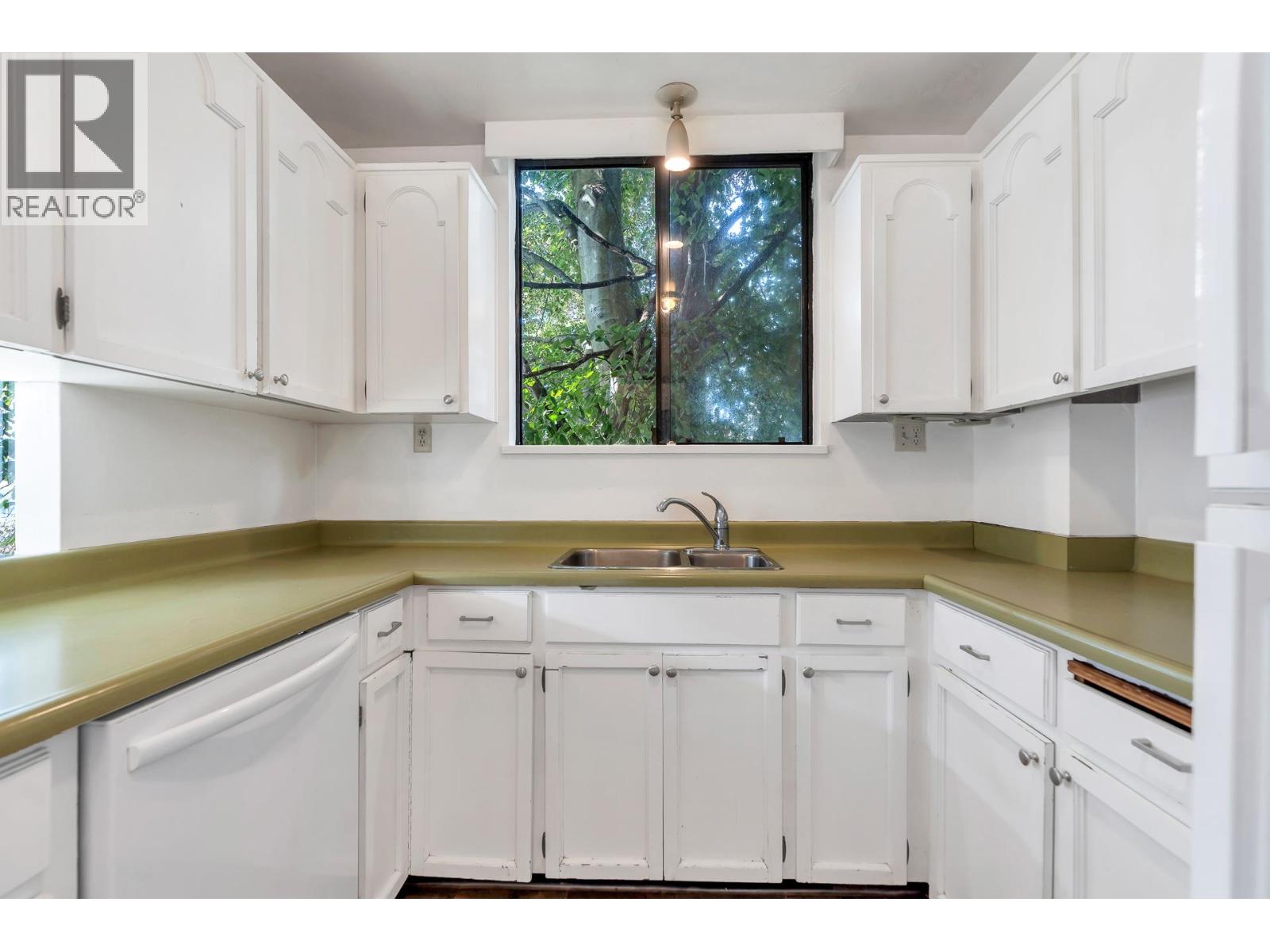 201 845 CHILCO STREET, Vancouver