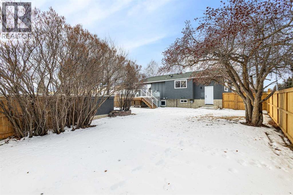 
          198 Silver Brook Road Northwest
            <br/>
            <span>Calgary</span>
            , 
            <span>AB</span>
             <span>T3B3J1</span>
         - Photo 44