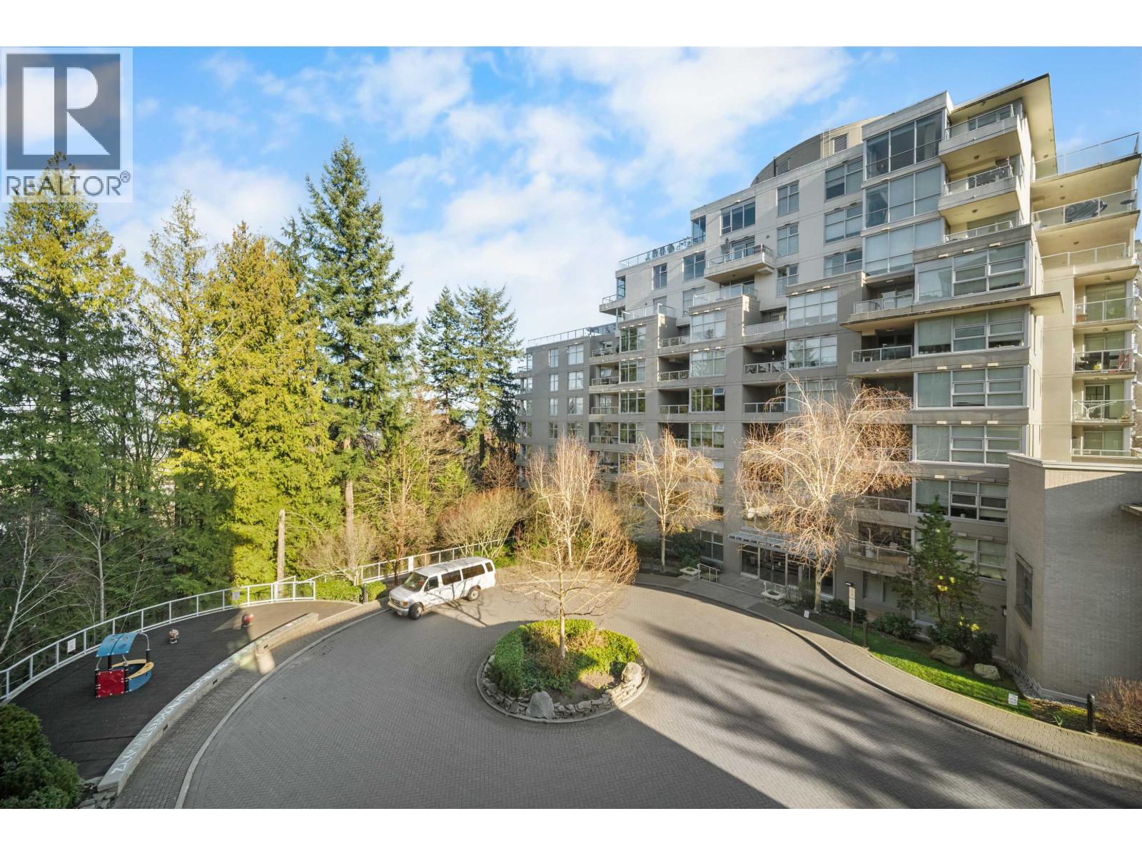 409 9232 UNIVERSITY Crescent - photo 2