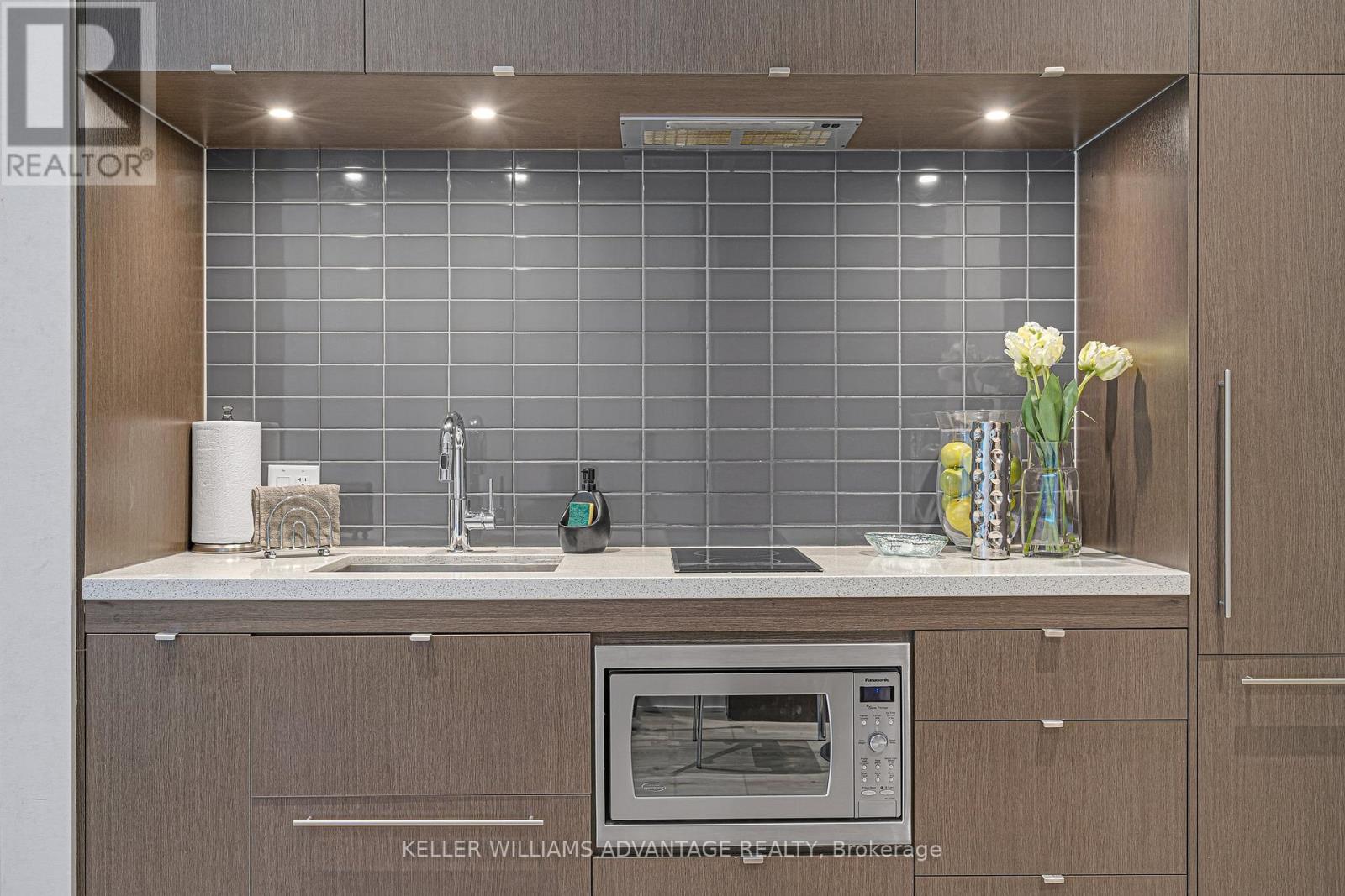 #304 155 YORKVILLE AVENUE - 11