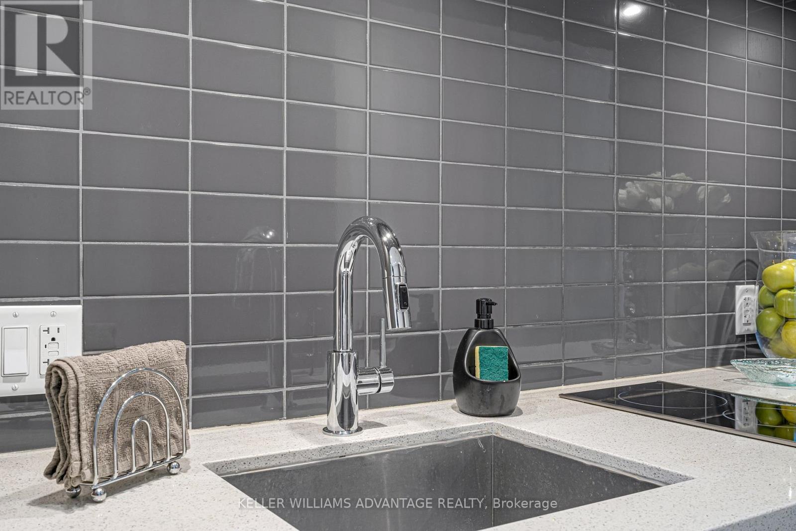 #304 155 YORKVILLE AVENUE - 12