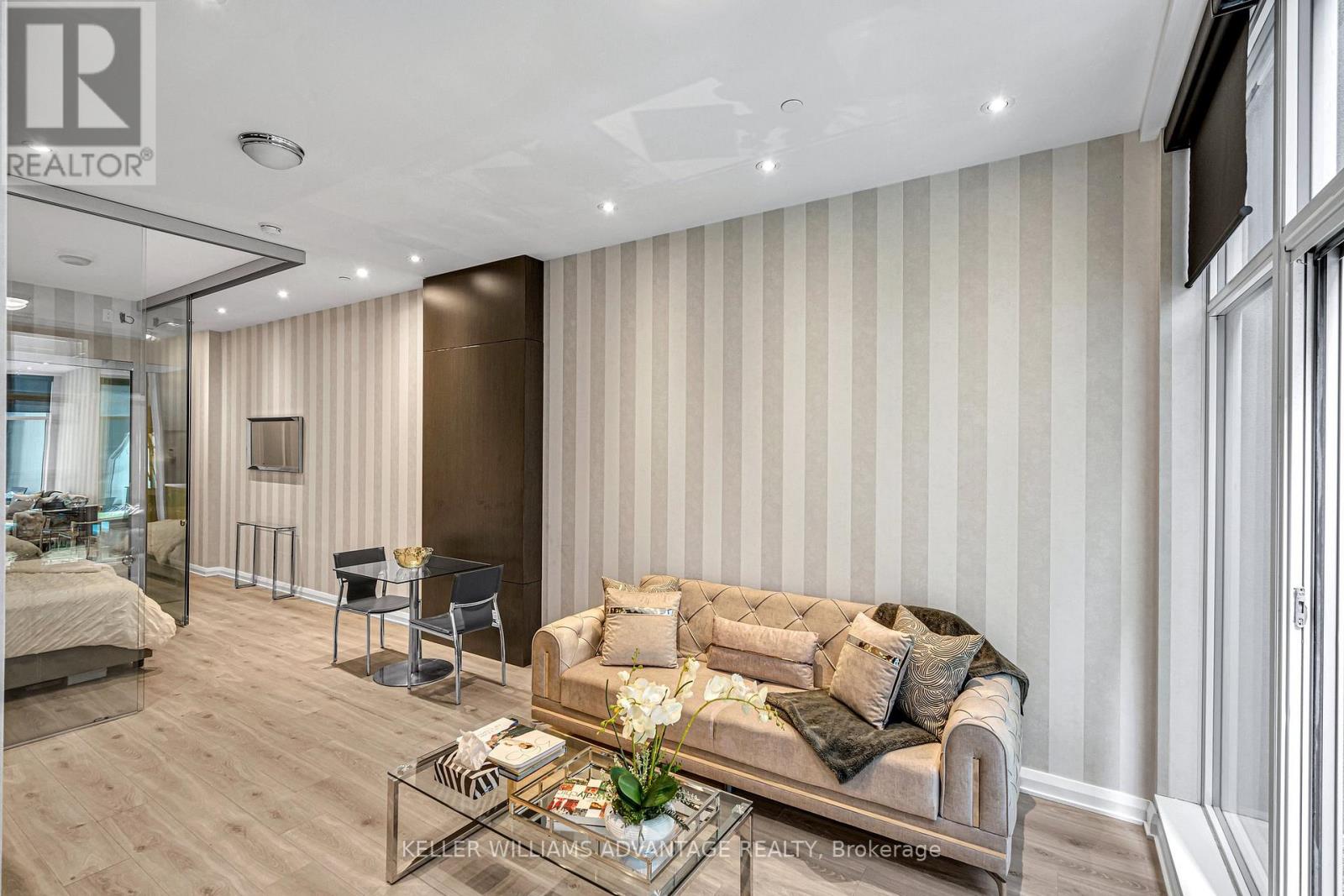 #304 155 YORKVILLE AVENUE - 16