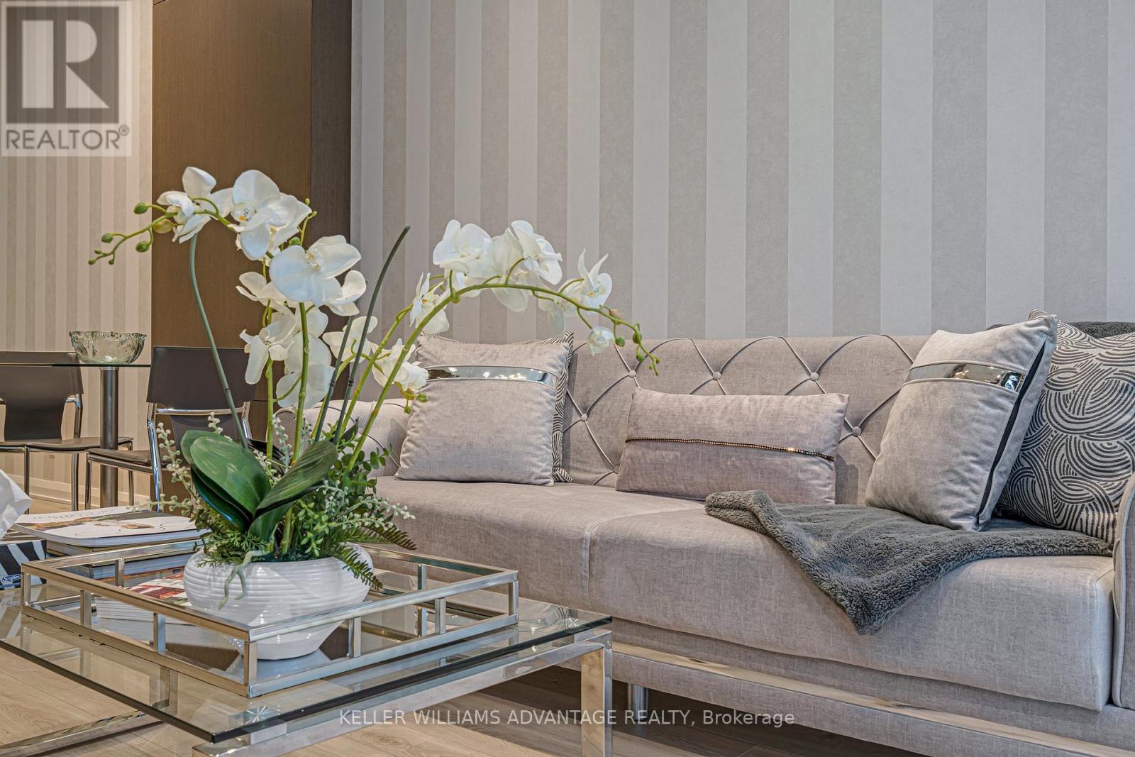 #304 155 YORKVILLE AVENUE - 17