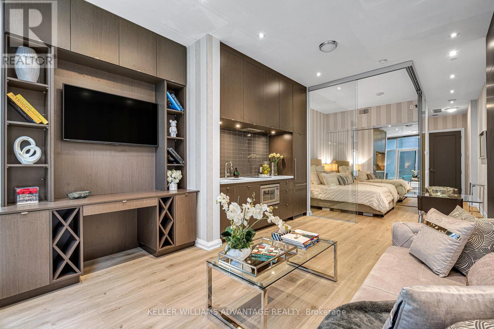 #304 155 YORKVILLE AVENUE - 18