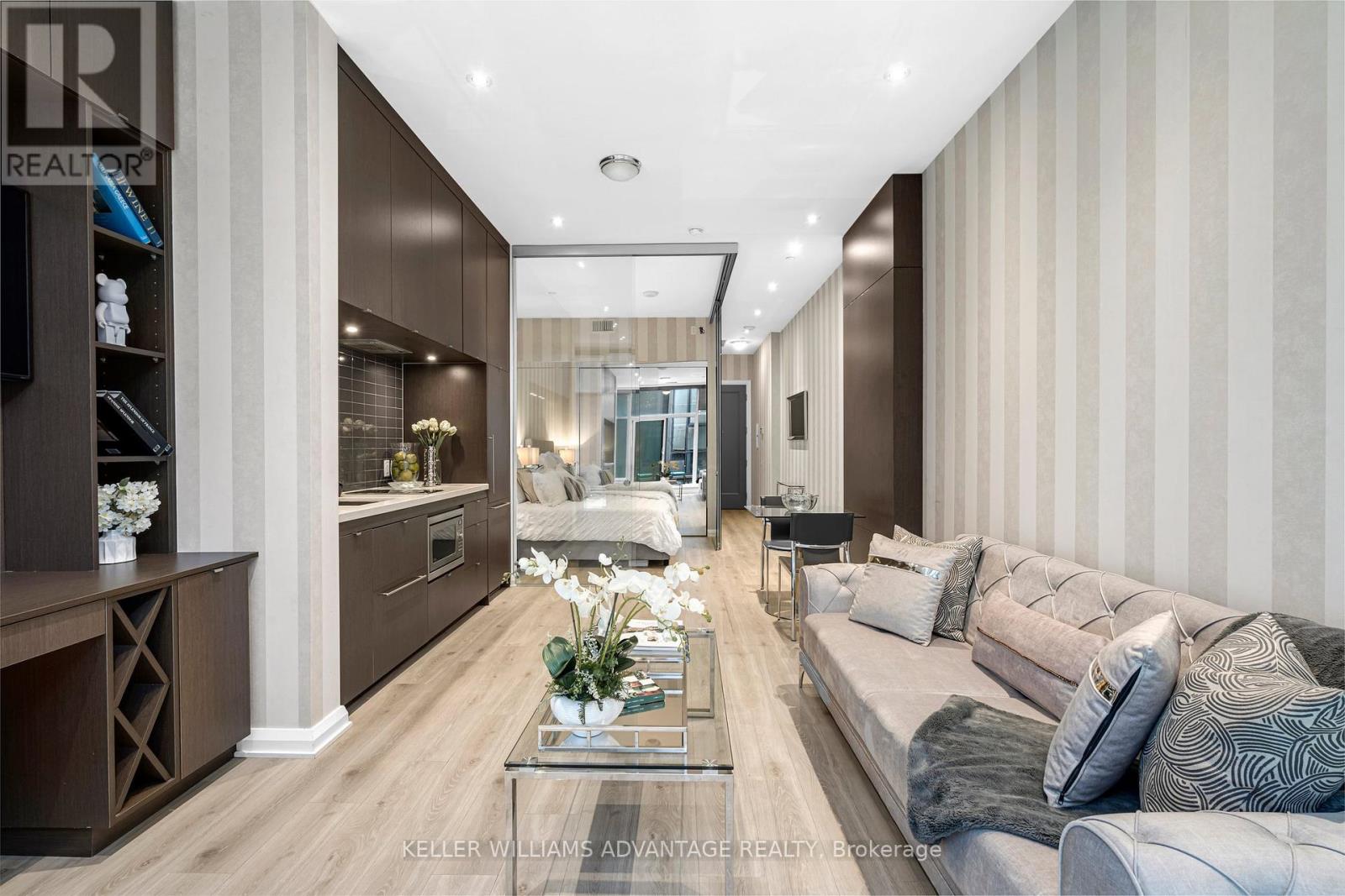 #304 155 YORKVILLE AVENUE - 19
