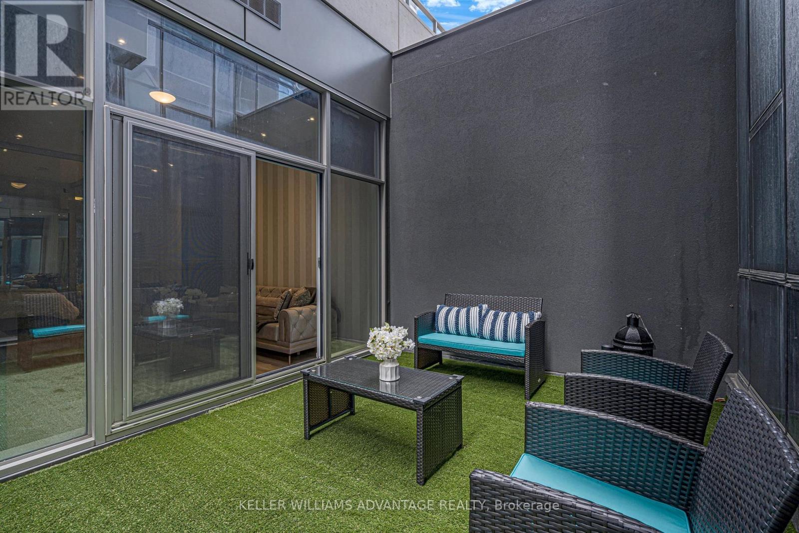 #304 155 YORKVILLE AVENUE - 22