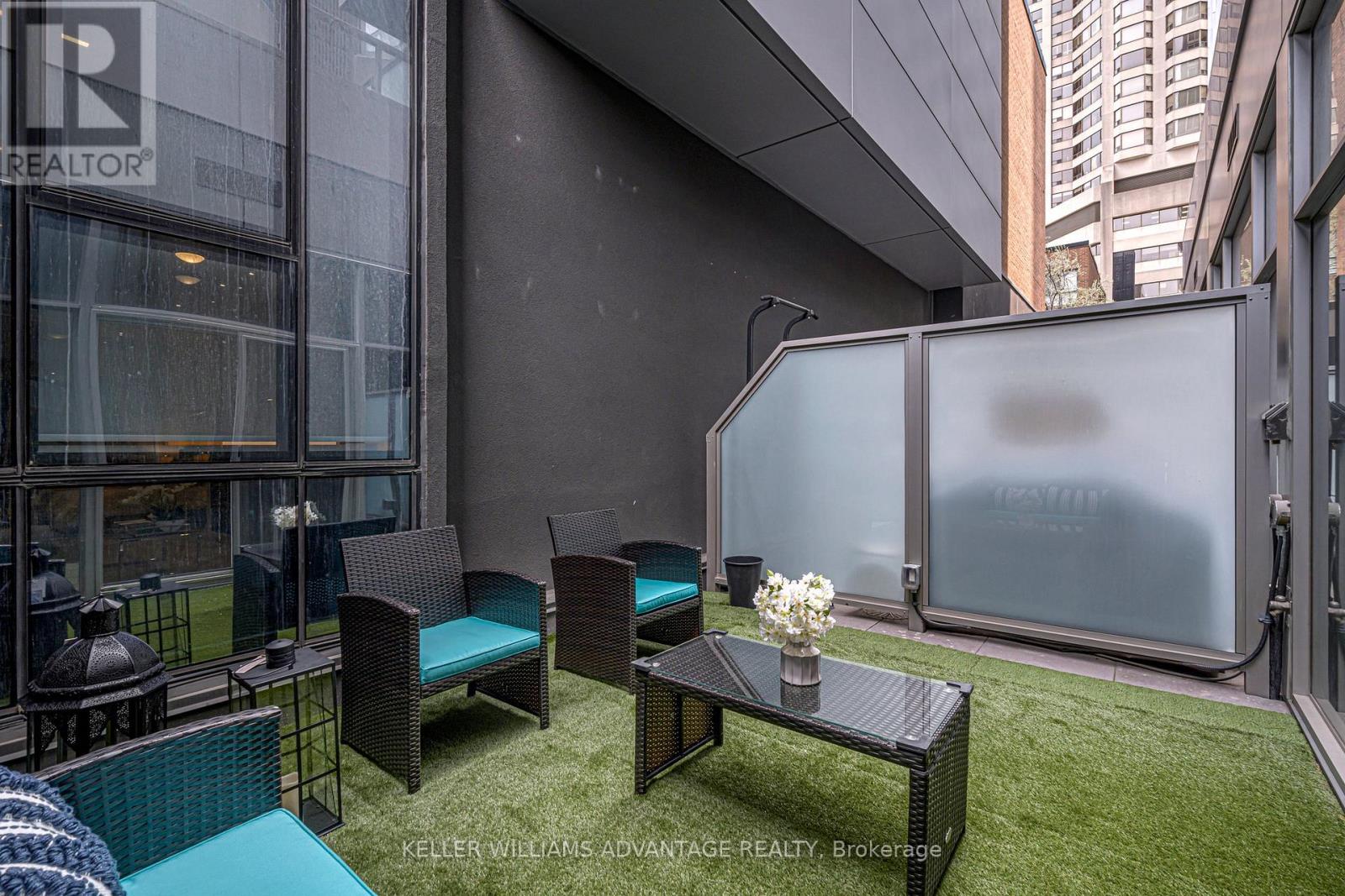 #304 155 YORKVILLE AVENUE - 24