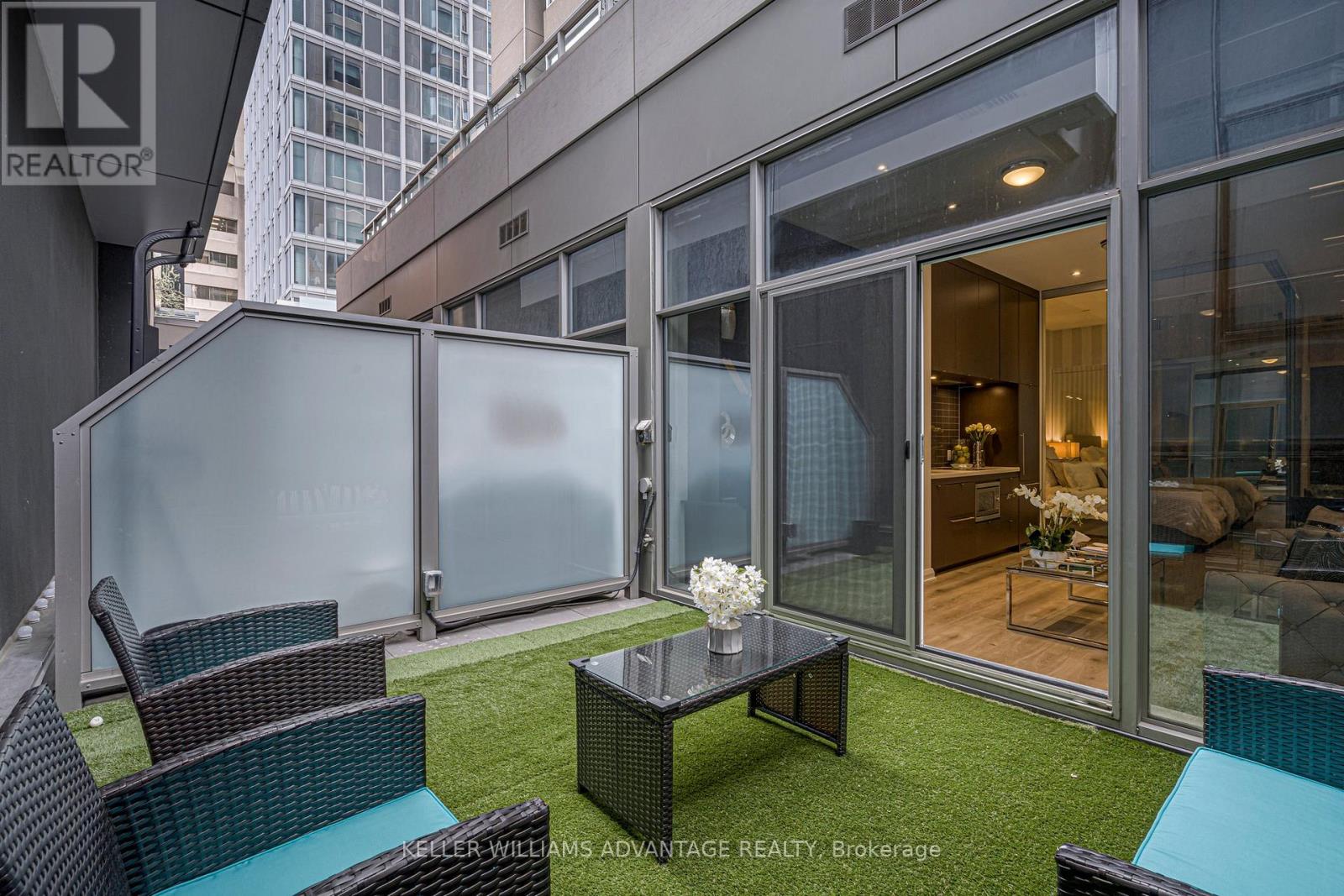 #304 155 YORKVILLE AVENUE - 25