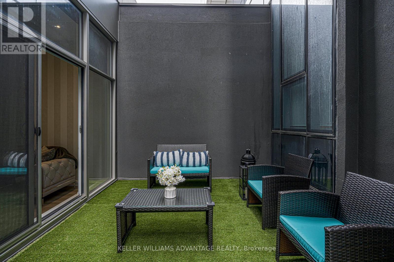 #304 155 YORKVILLE AVENUE - 26