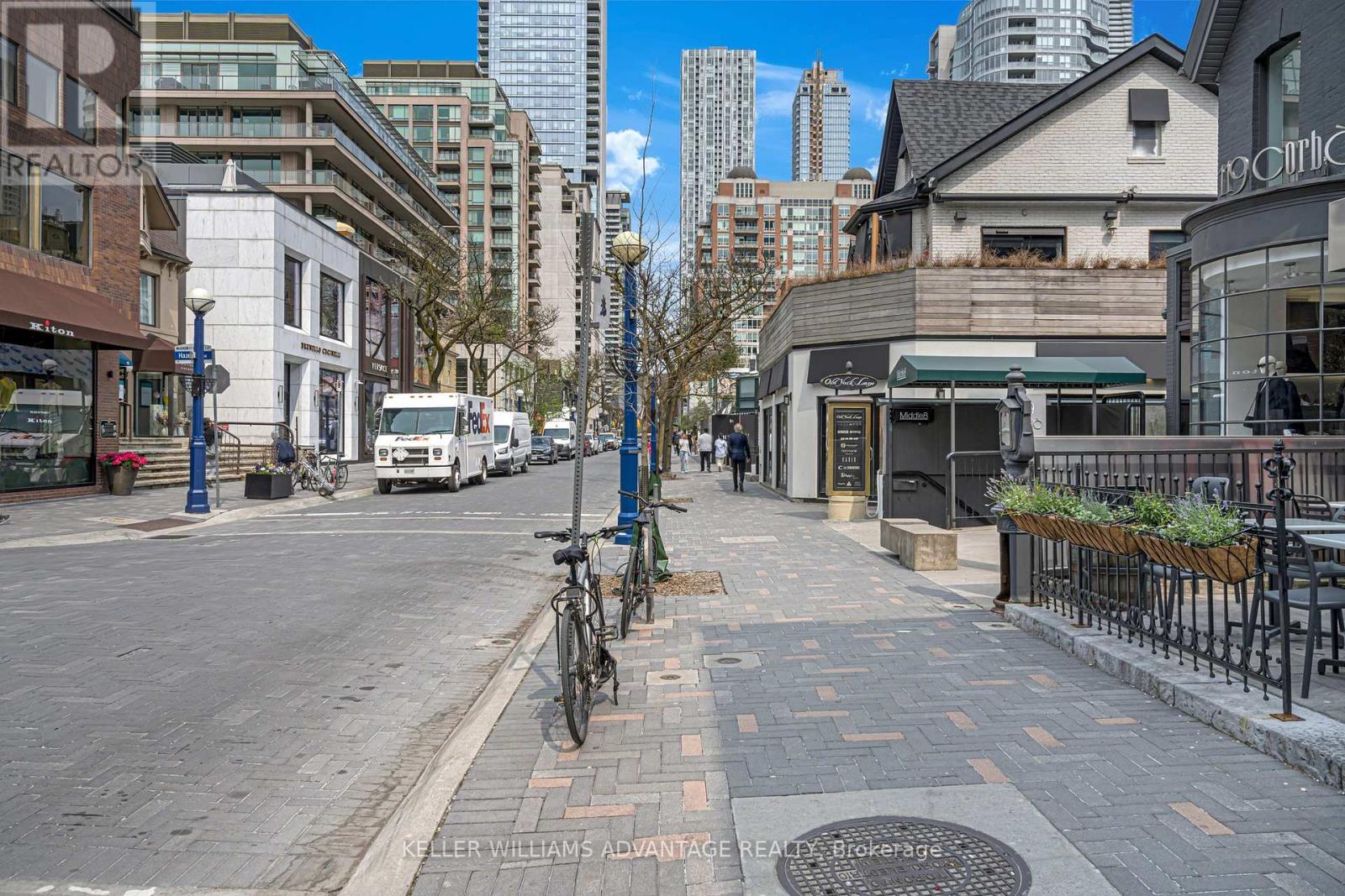 #304 155 YORKVILLE AVENUE - 31