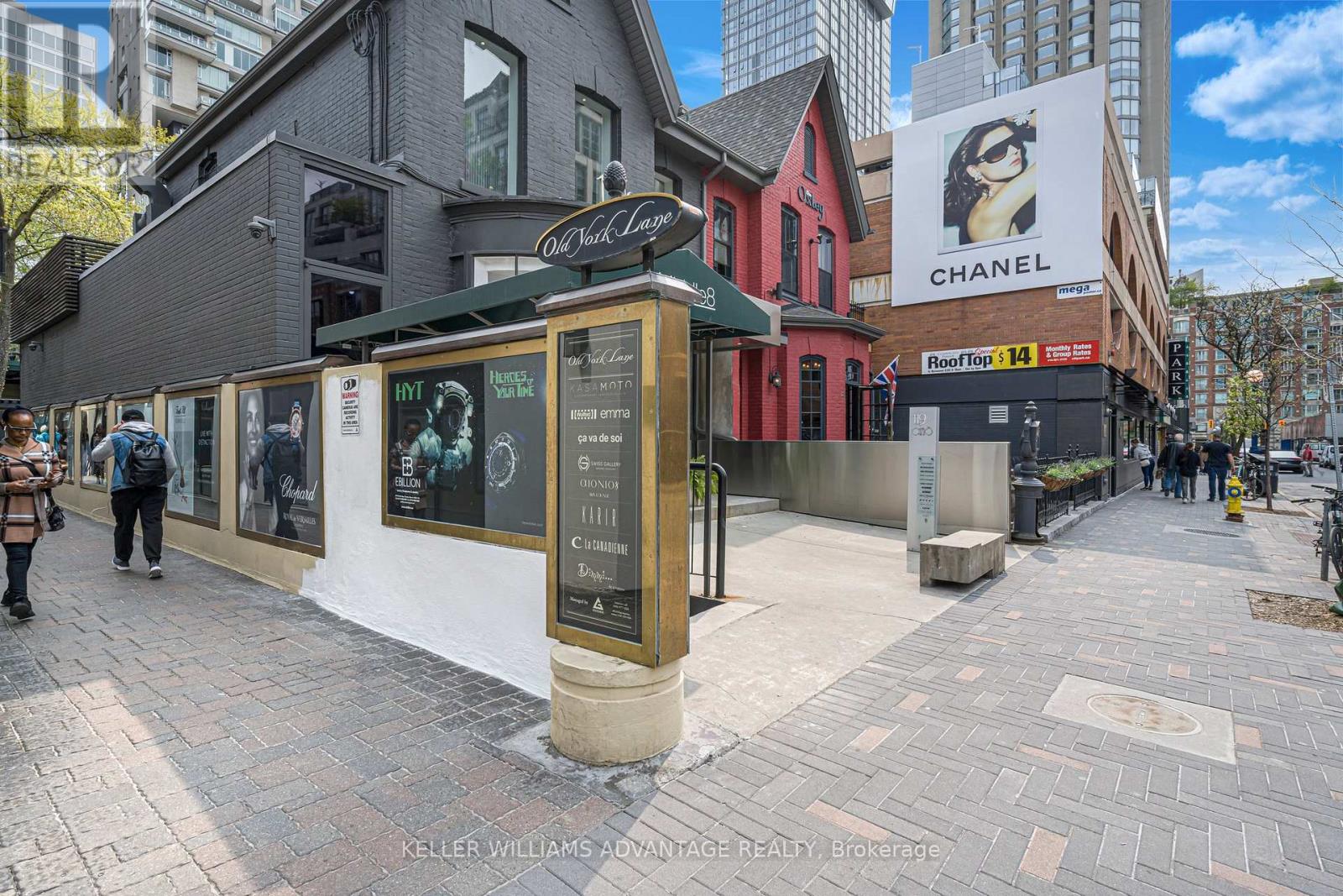 #304 155 YORKVILLE AVENUE - 32
