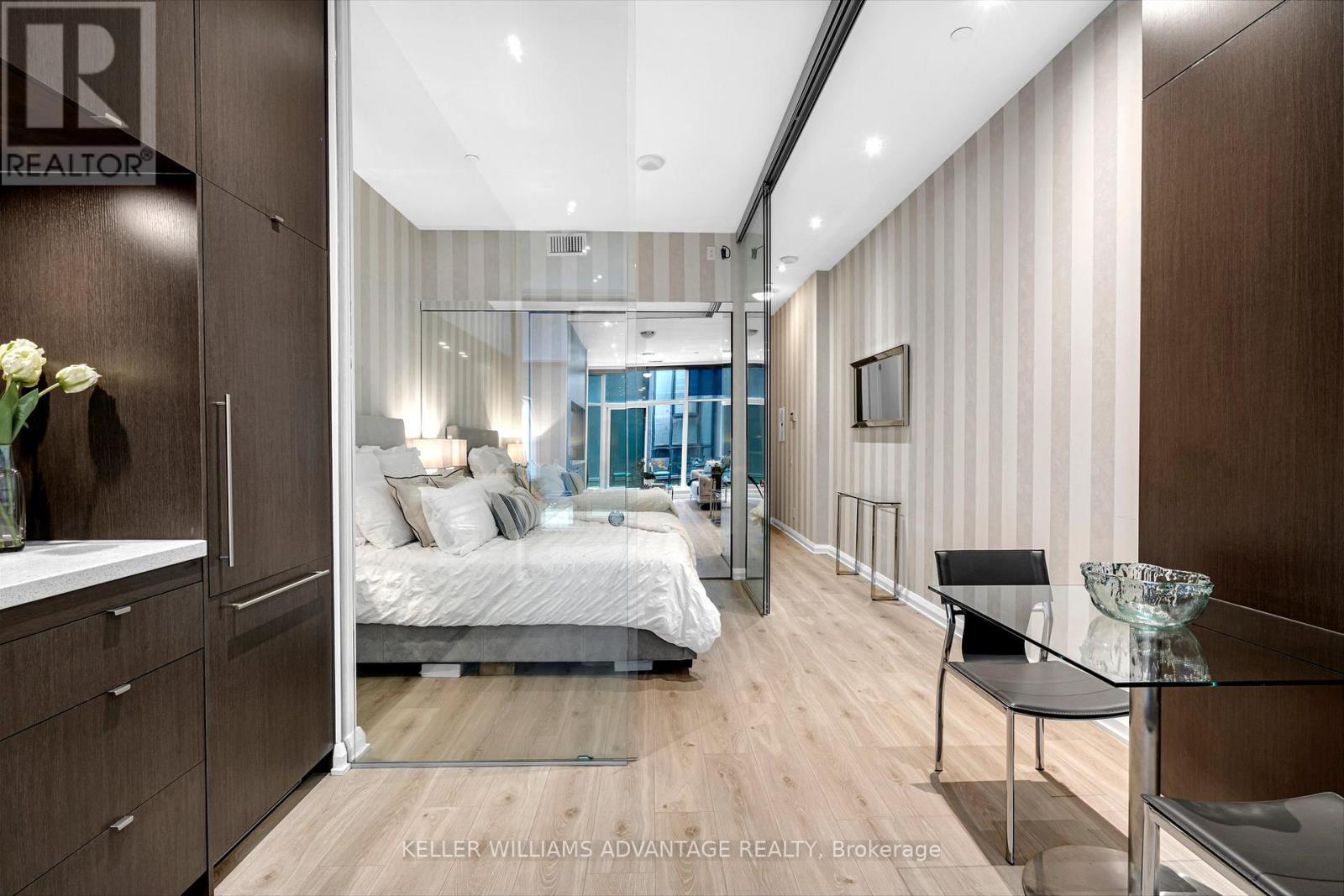 #304 155 YORKVILLE AVENUE - 8