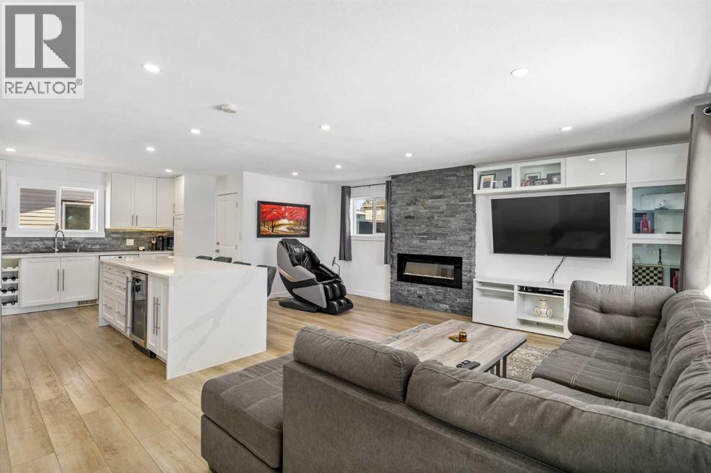 Single Family House Bungalow for Sale in  Silvercreek Close NW Silver Springs Calgary 