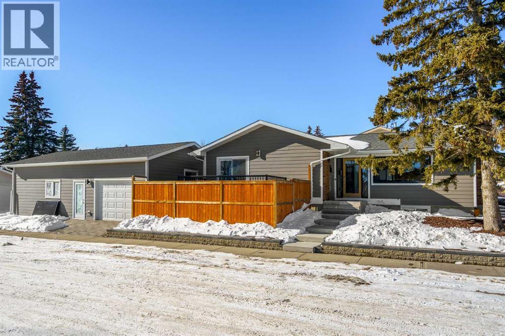 Single Family House Bungalow for Sale in  Silvercreek Close NW Silver Springs Calgary 