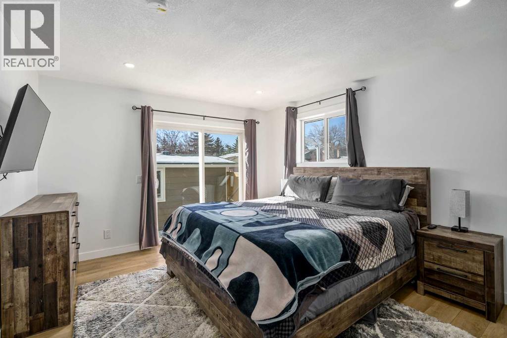 Single Family House Bungalow for Sale in  Silvercreek Close NW Silver Springs Calgary 