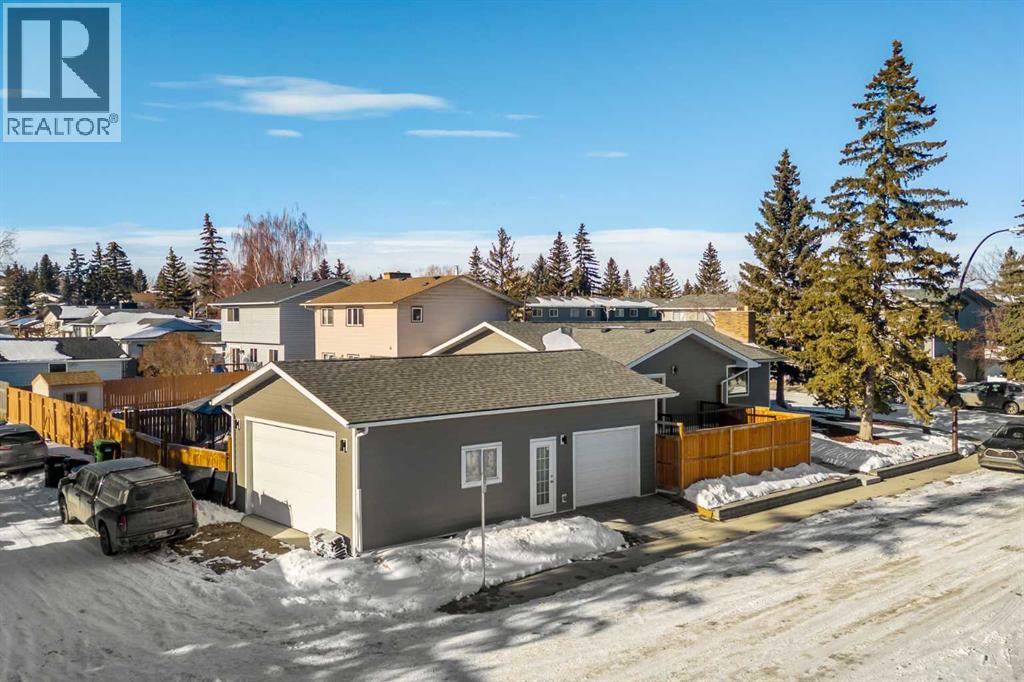 Single Family House Bungalow for Sale in  Silvercreek Close NW Silver Springs Calgary 