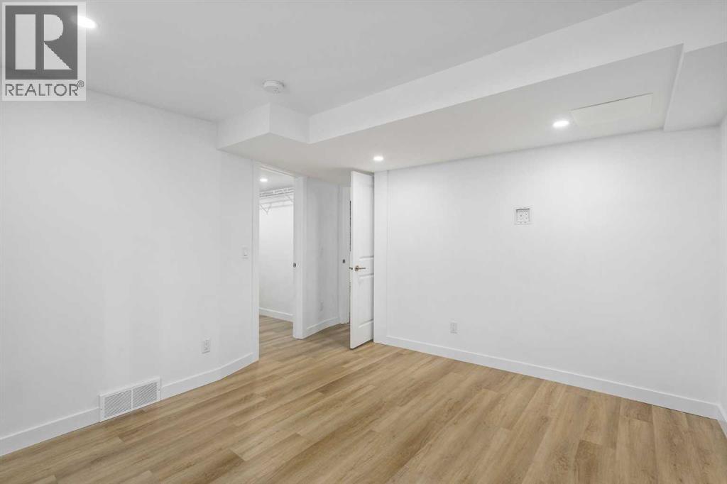 Single Family House Bungalow for Sale in  Silvercreek Close NW Silver Springs Calgary 