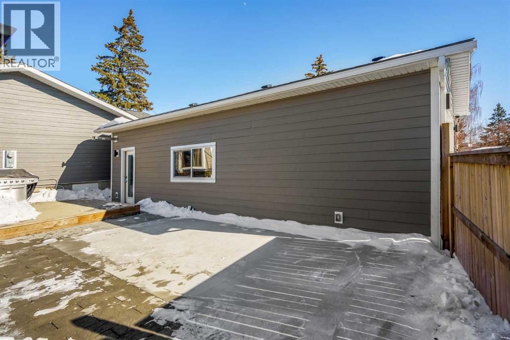 Single Family House Bungalow for Sale in  Silvercreek Close NW Silver Springs Calgary 