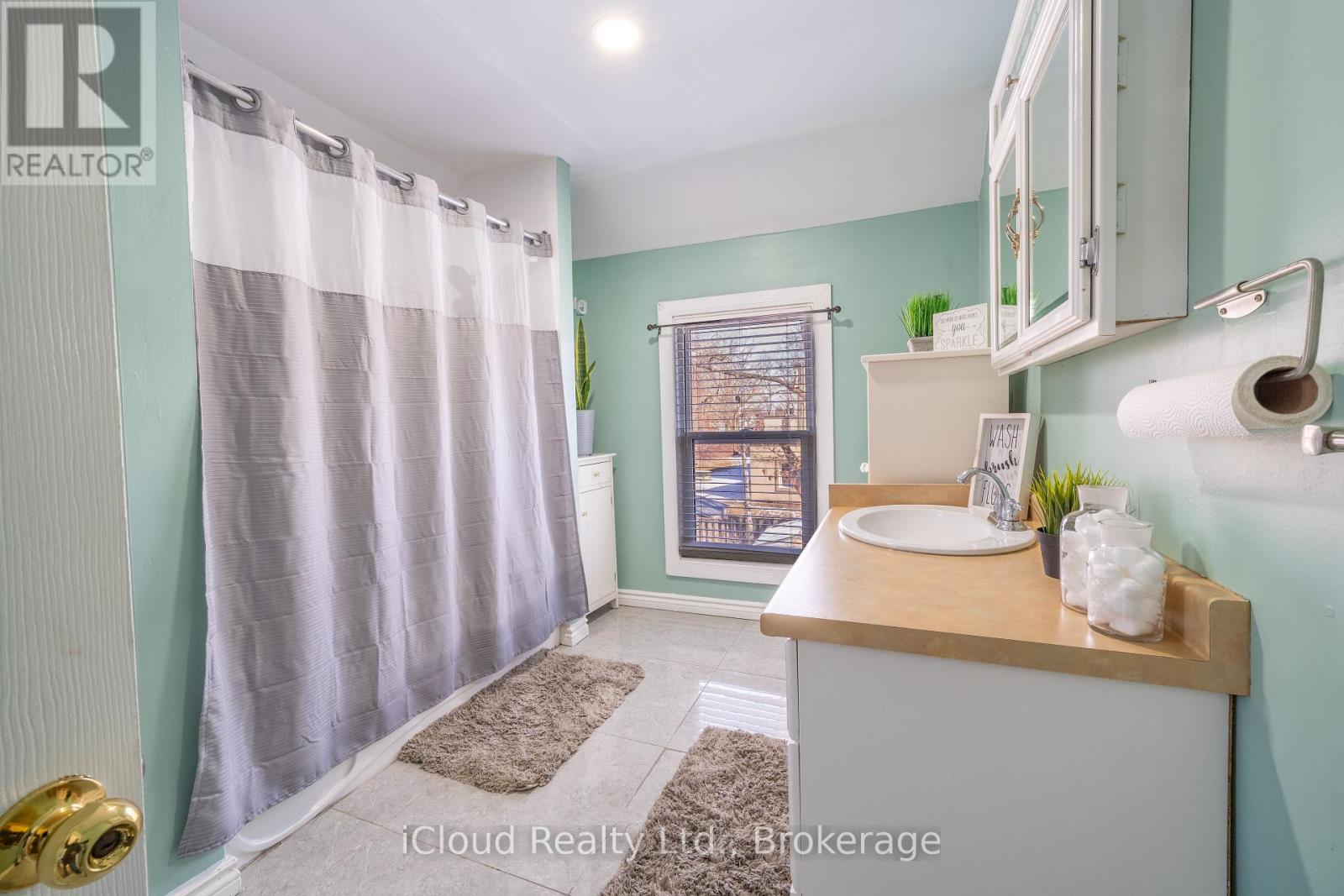 2 RICHMOND AVENUE - 16