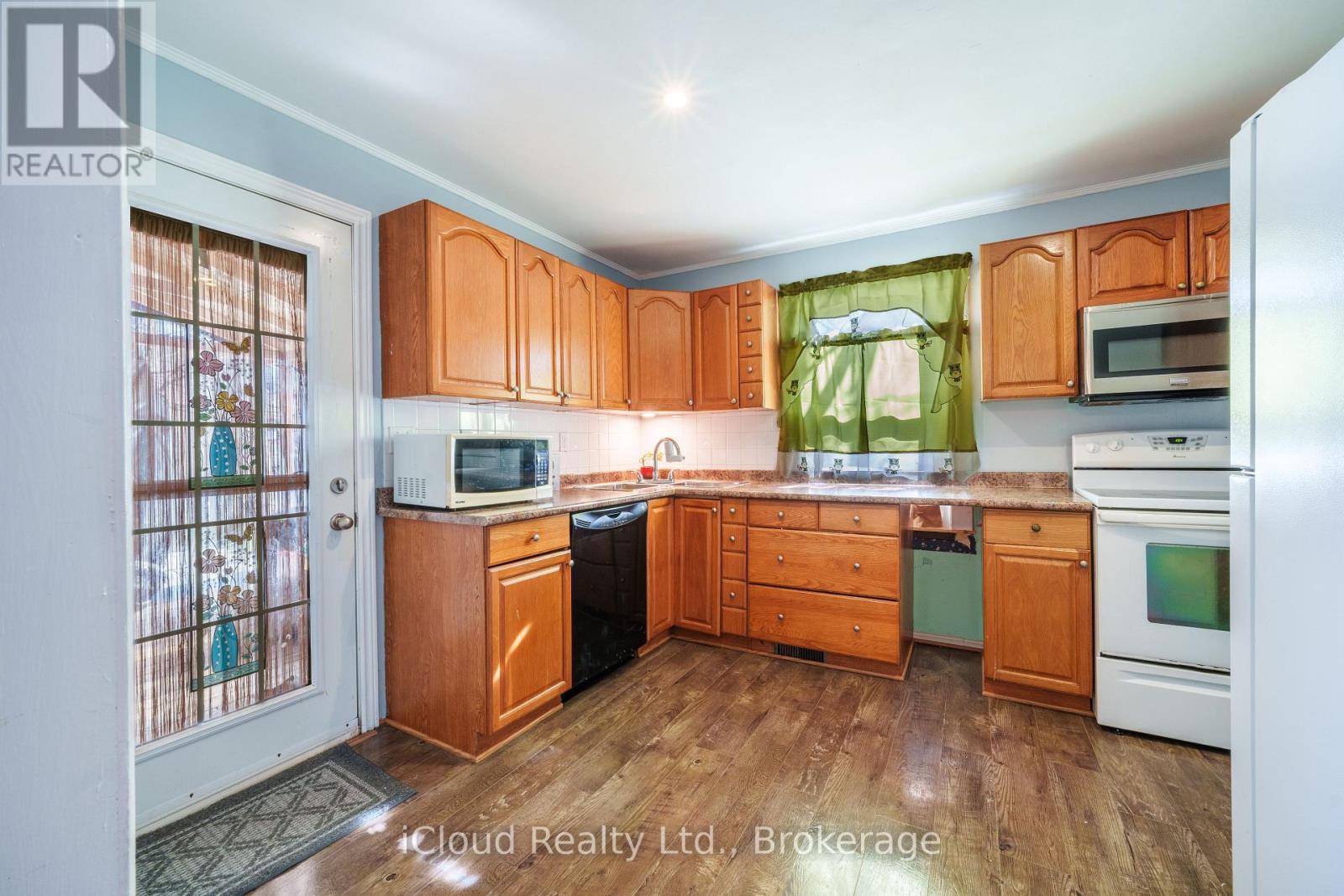 2 RICHMOND AVENUE - 6