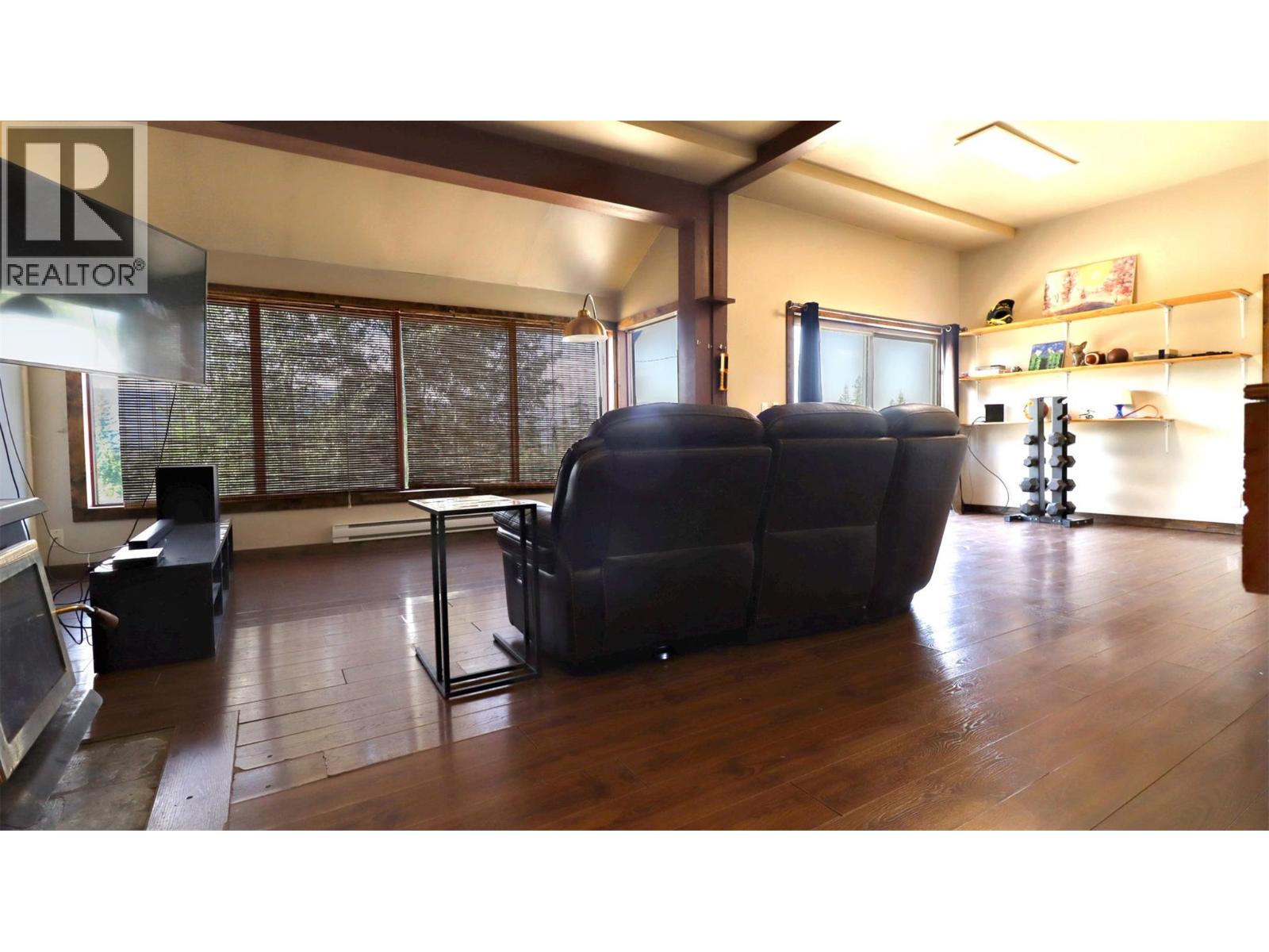 5795 Squilax-Anglemont Road - 19