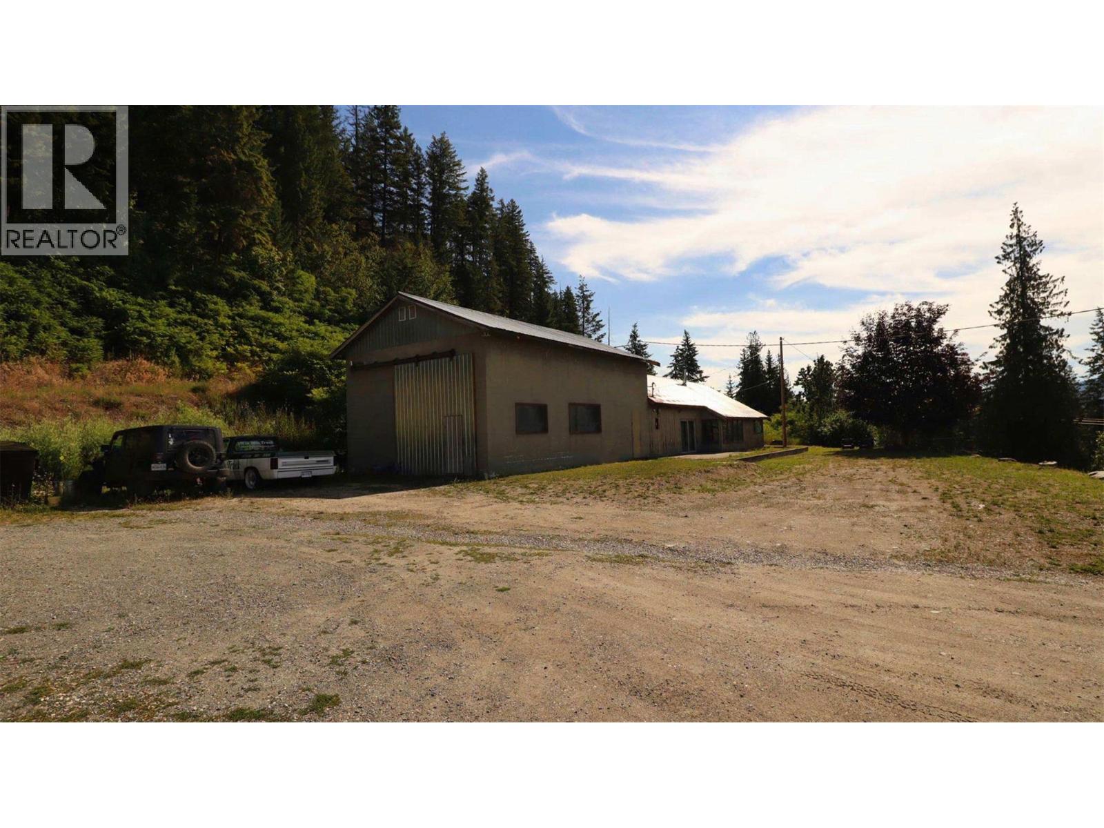 5795 Squilax-Anglemont Road - 11