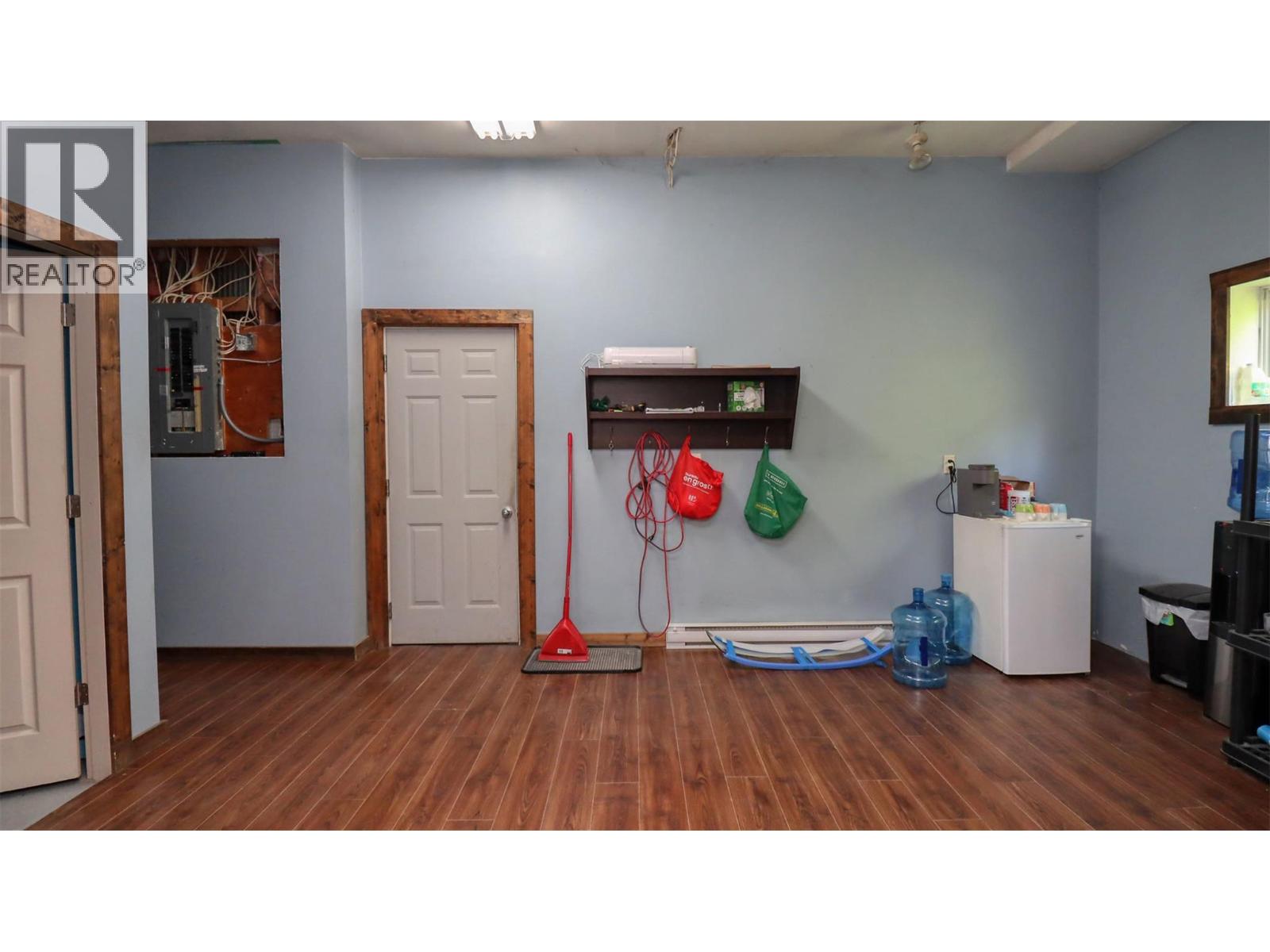 5795 Squilax-Anglemont Road - 13