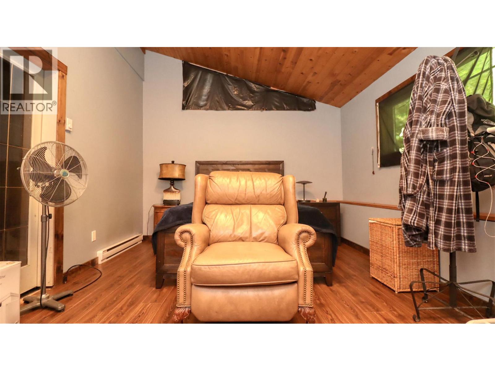 5795 Squilax-Anglemont Road - 24