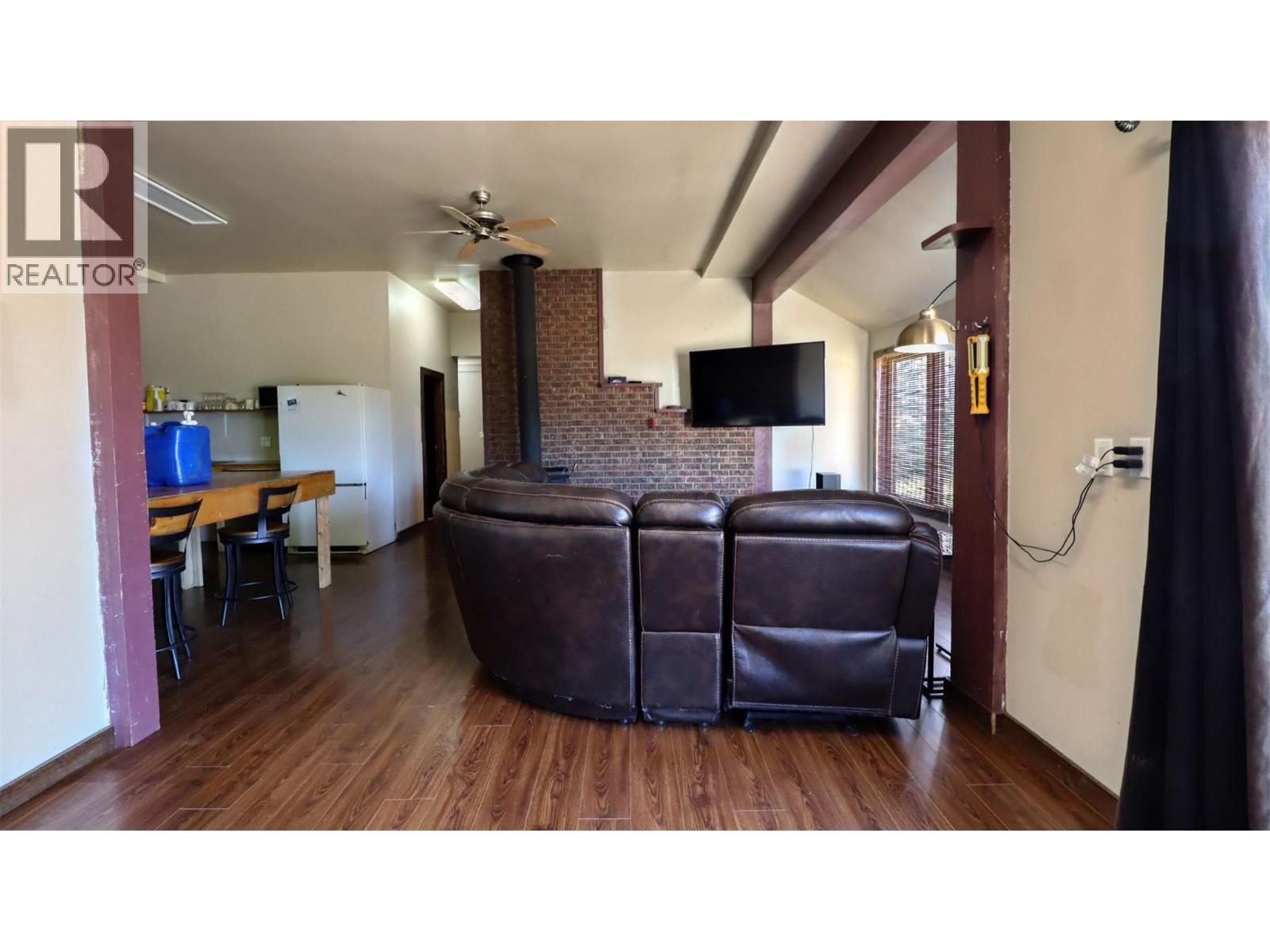 5795 Squilax-Anglemont Road - 17