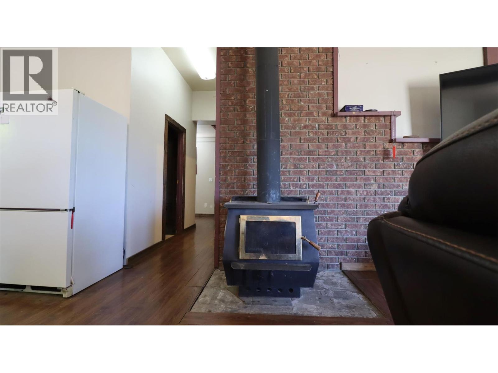 5795 Squilax-Anglemont Road - 21